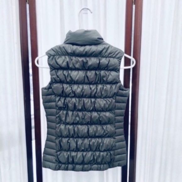 Athleta Downalicious Deluxe Down Puffer Vest - Picture 2 of 7